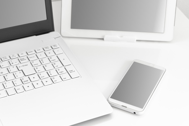 【汎用機プログラマー】正社員紹介／年間休日126日／土日祝休み